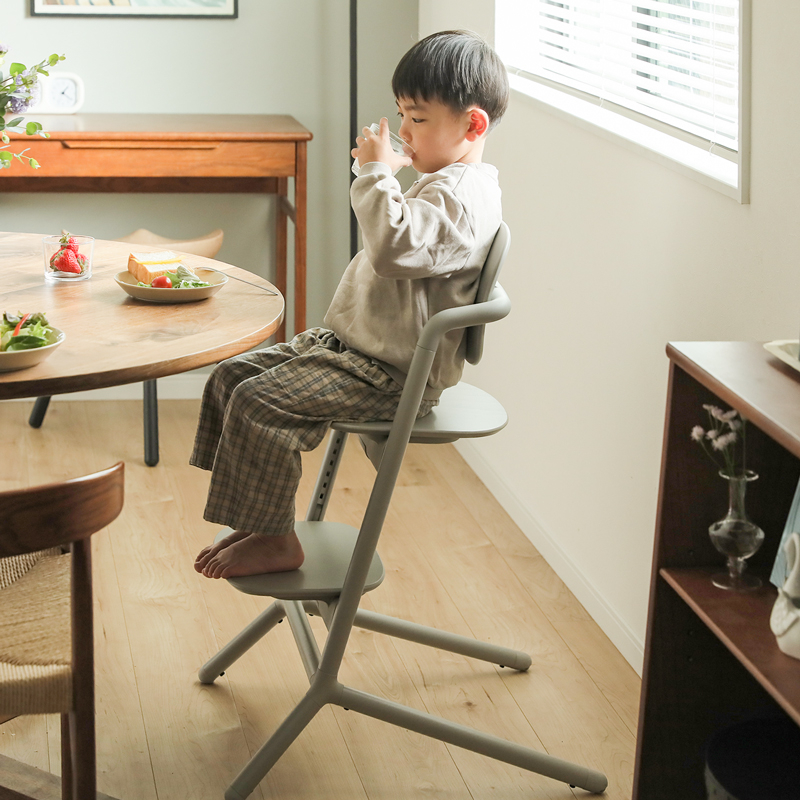 ★愛用品レモチェア_キッズ食事_4P6A8211.jpg