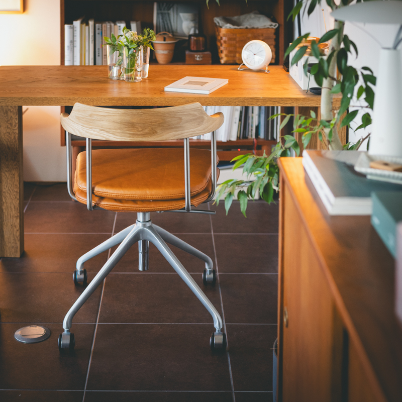 10deskchair_pair.jpg