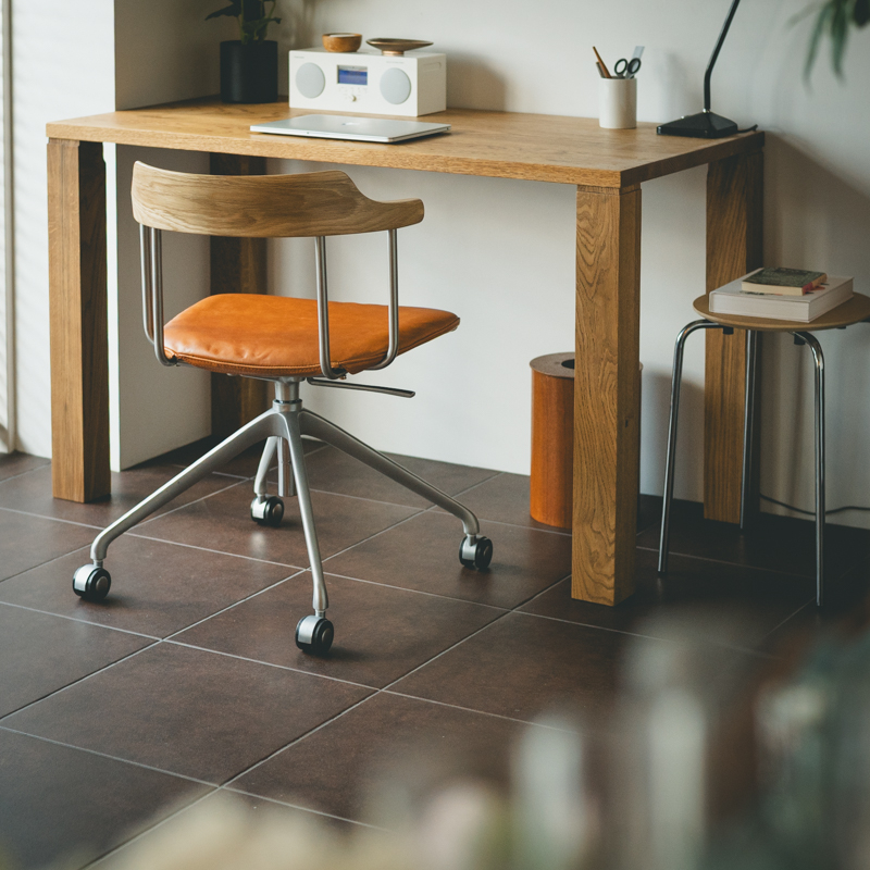 19deskchair_pair.jpg