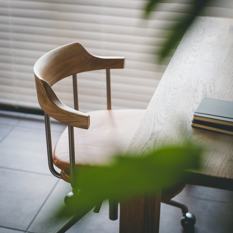 23deskchair_pair.jpg