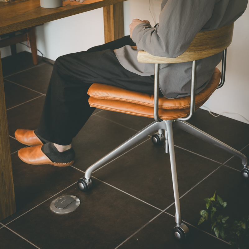 8deskchair_pair.jpg