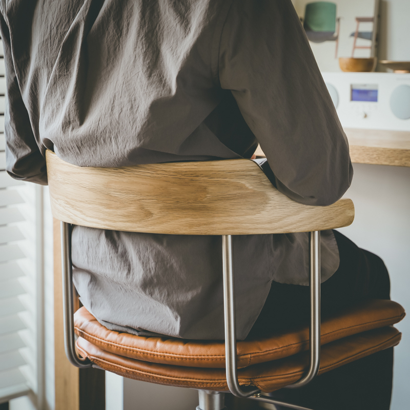 4deskchair_pair.jpg