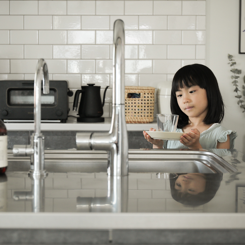 補正後★愛用品マガジン_食器運ぶ_カルティオグラス_4P6A2340.jpg