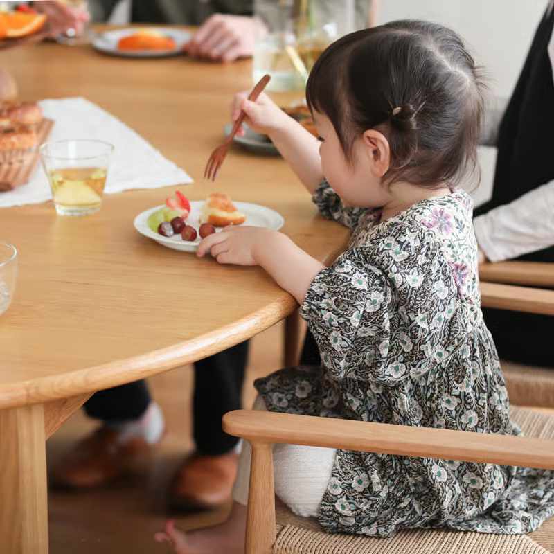 kids_dining_table_guide_02.jpg