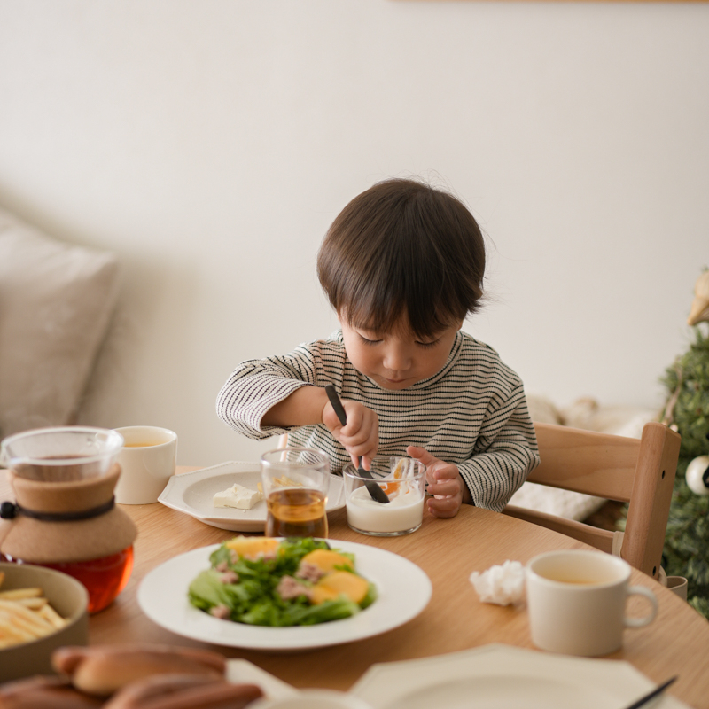 子育て_ダイニングテーブル (2).jpg