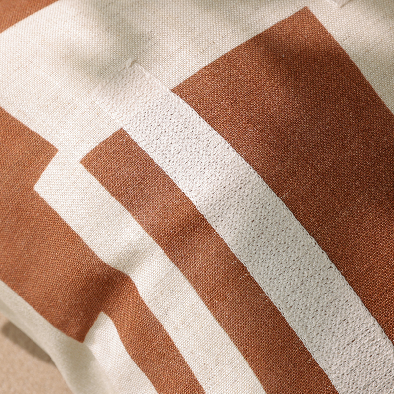 ★4-3_刺繍の豊かな表情_クッションカバー-CAMENGO-Canvas_007A1368.jpg