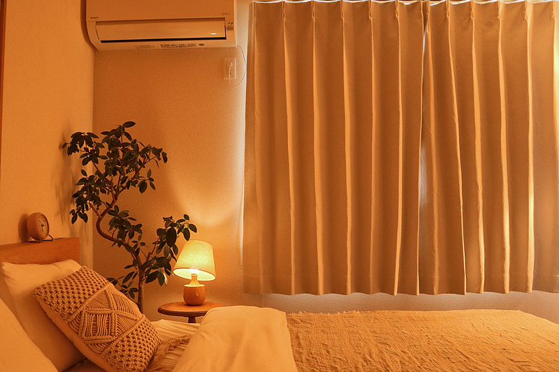 sand-curtain-17-bed-night.jpg