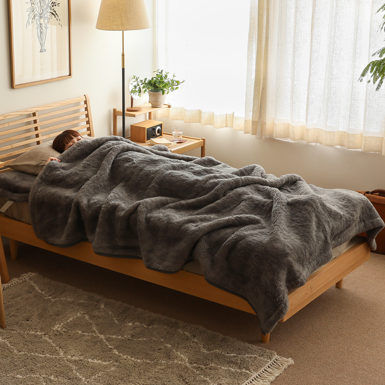 わたしの愛用品- メリノウール毛布に変えて睡眠の質があがった理由