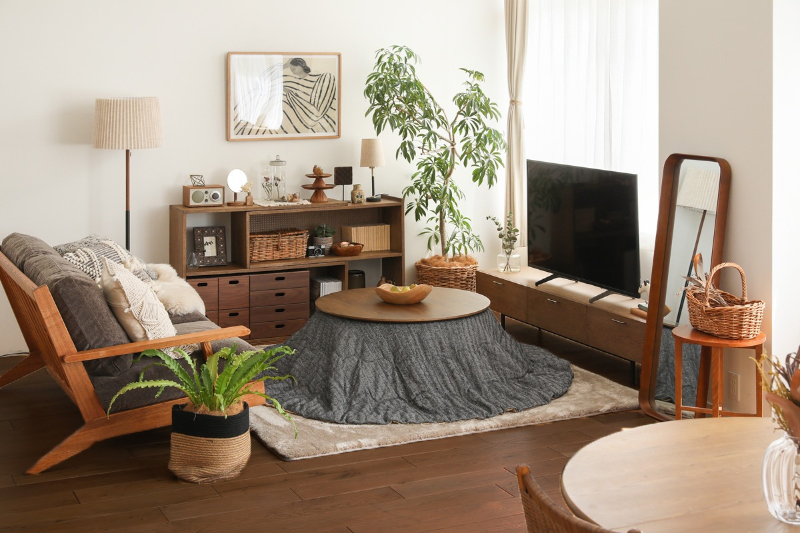 ダークブラウンの床でつくるインテリアのコツとは？ 実例をご紹介